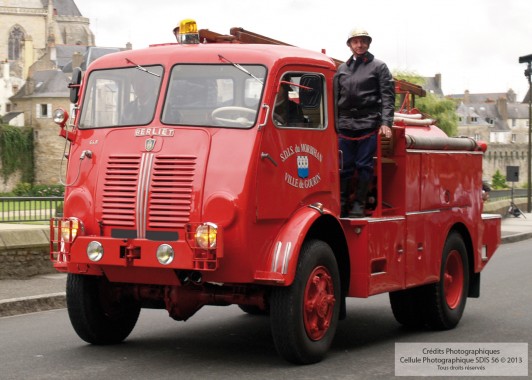 Camion Citerne Feux de Forêt - Berliet incendieRenault - 1956